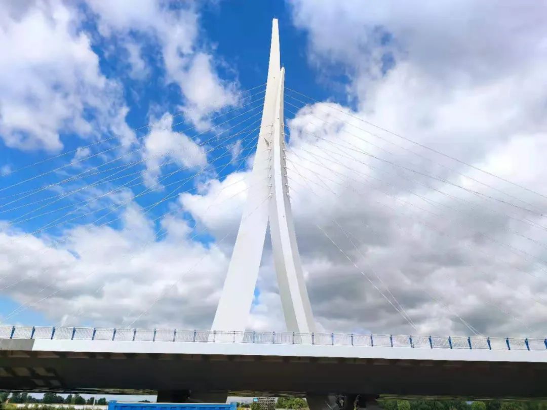 The difficult arc bridge tower shows the technical level of Jinhuan Construction Group